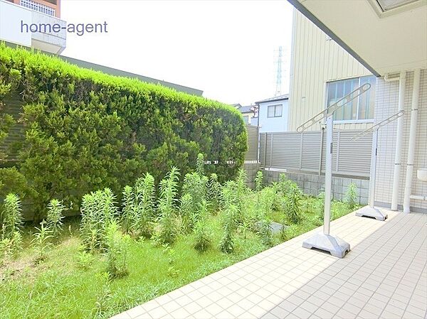 日当りの良い専用庭。
