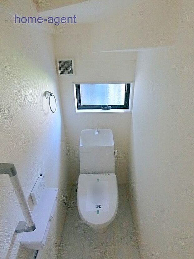 温水洗浄便座2箇所完備。