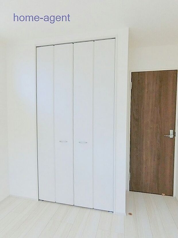 全居室収納付きです。収納豊富なので荷物の多い方も安心ですね。