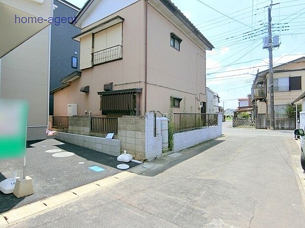 前面4ｍ公道。車通りが少なく安心です。