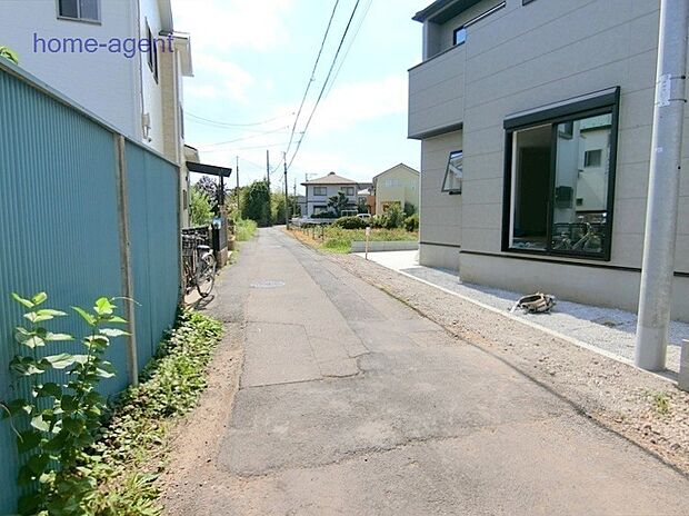 前面道路4m。
