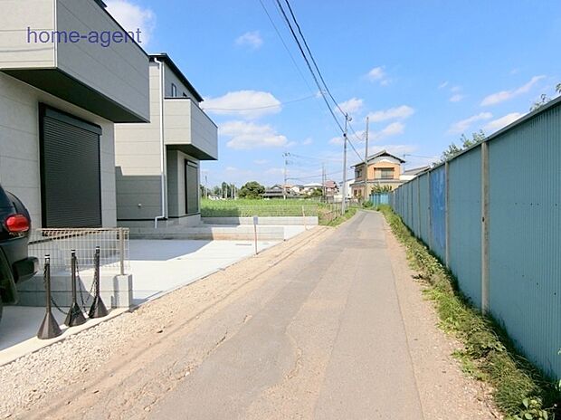 前面道路4m。