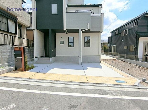 並列2台駐車可能で便利ですね。