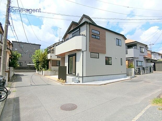 東・南側4.3ｍ道路に面しております。