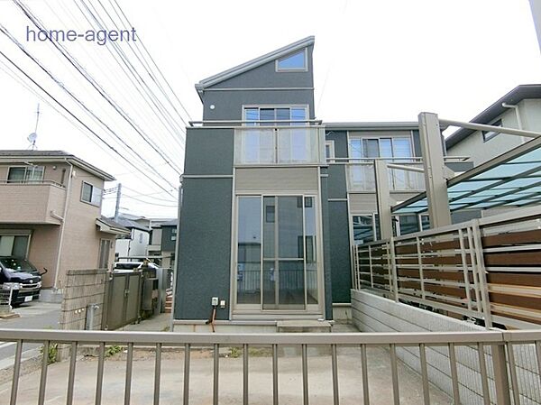 平成15年築、軽量鉄骨造の注文住宅です。
