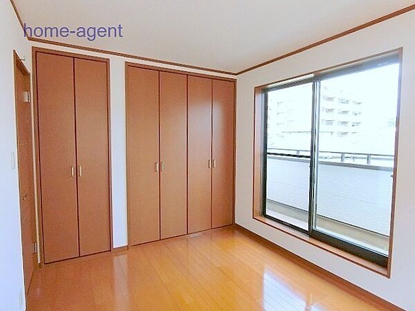 全居室収納付き。