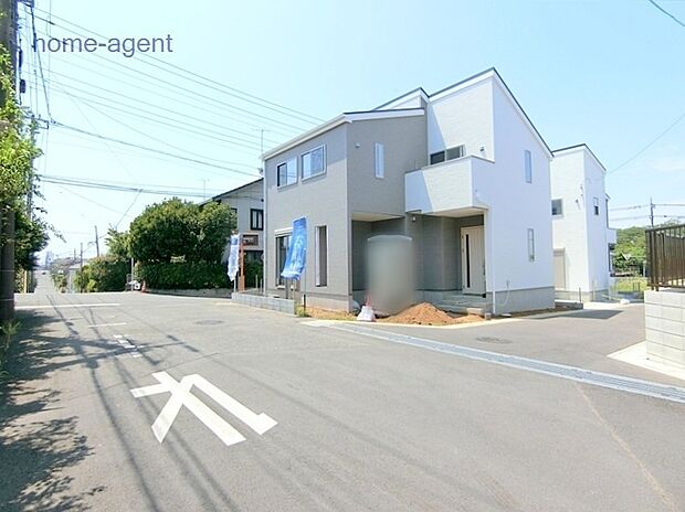 道幅ゆったり7m道路への接続で乗り入れスムーズです。