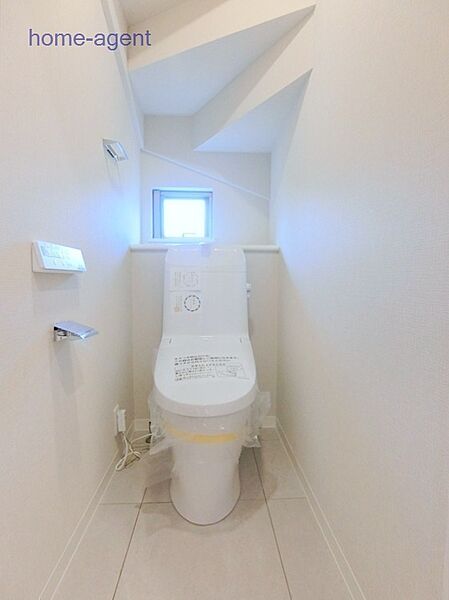新規交換済みで綺麗なトイレです。