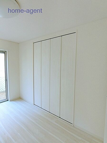 全居室収納付き・ロフト完備で荷物が多い方にもお勧めです。