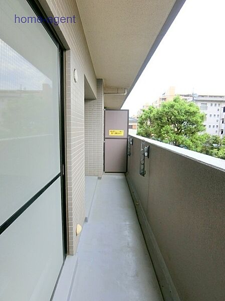 日当たり良好南面バルコニー。洗濯物がよく乾きます。