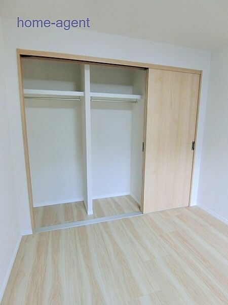 収納豊富な物件なので荷物の多い方も安心です。