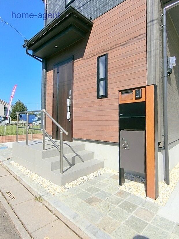 宅配ボックス備え付けで便利ですね。