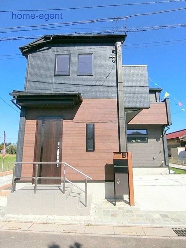 バス停まで徒歩6で通勤通学便利です。