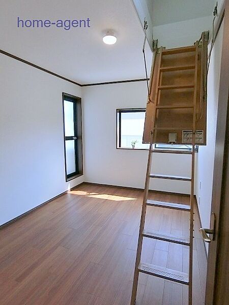 全居室6帖以上の間取りです。ロフト完備です。