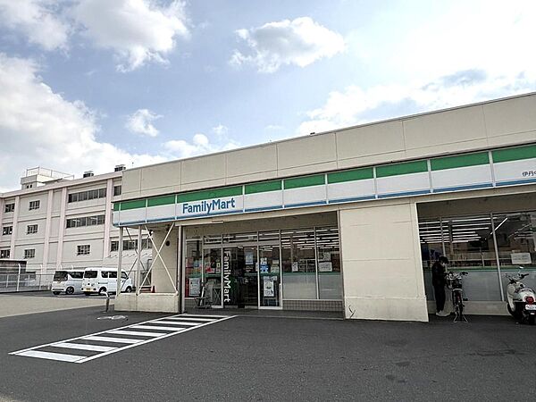 ファミリーマート伊丹中野西店まで502m 24時間営業