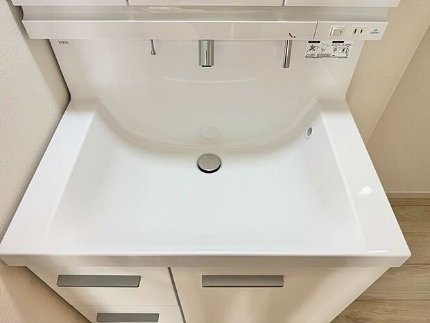 大型ボウルは使いやすく手洗いしたいお洗濯にも便利です。  