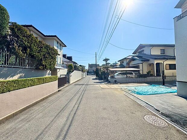 緑が豊富なエリアで周辺環境も充実し安心して暮らせる場所です。 