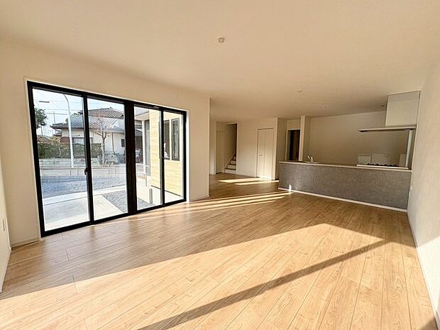 心地よい光と風を感じる、開放的な空間が広がります