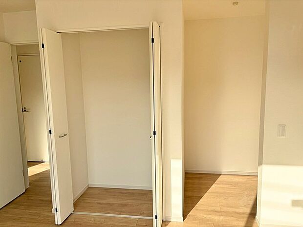 各居室にクローゼットを備え、すっきり片付く快適な住まい。毎日の暮らしを心地よくサポートします。