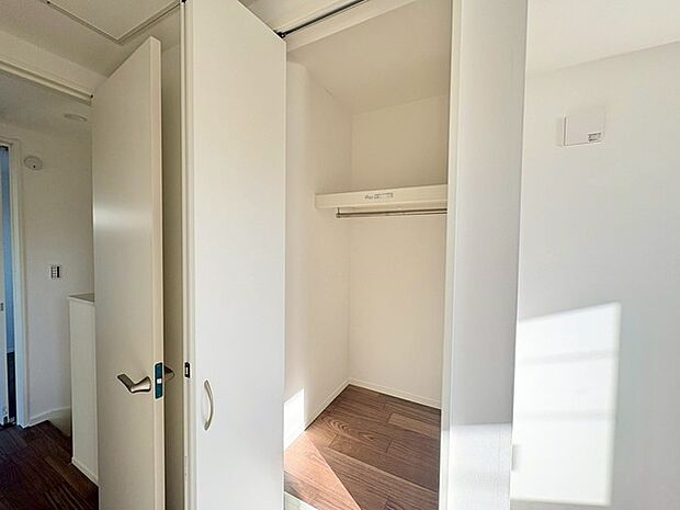 各居室にクローゼットを備え、すっきり片付く快適な住まい。毎日の暮らしを心地よくサポートします。 