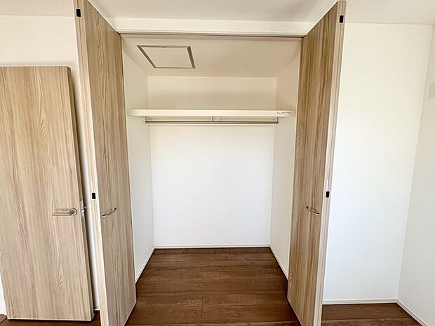 各居室にクローゼットを備え、すっきり片付く快適な住まい。毎日の暮らしを心地よくサポートします。 