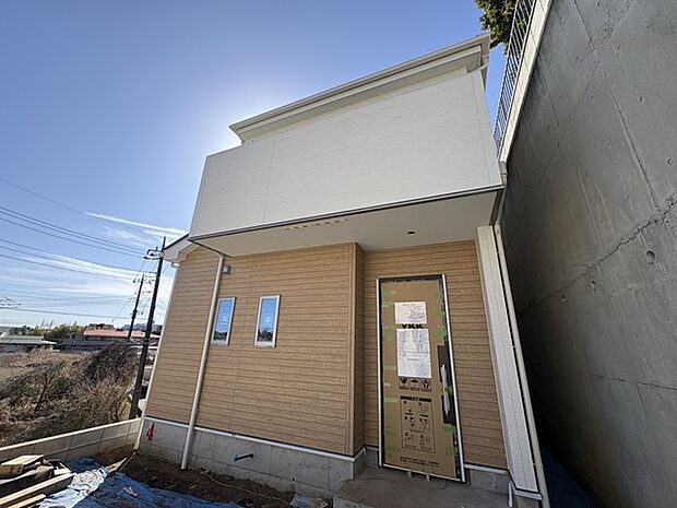 調和のとれた色合いが上品な外観を演出。メンテナンスしやすい素材で、美しさを長く保てる住まいです。