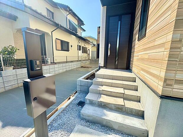 モダンで洗練された玄関デザイン、訪れる人を魅了し、家の個性を際立たせます!