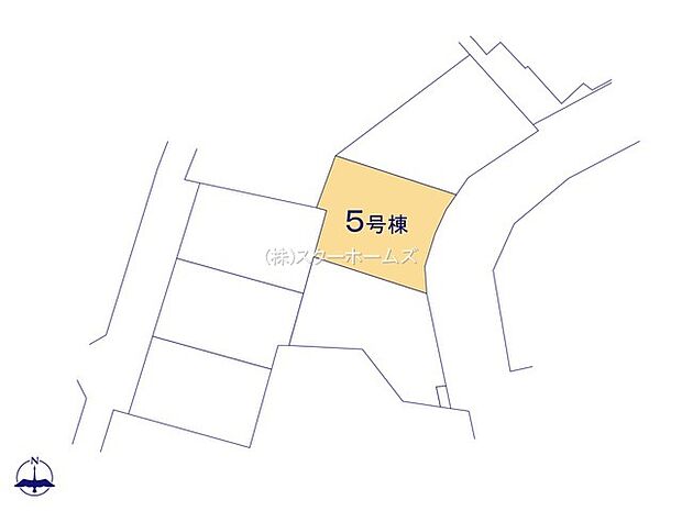 東道路に面しているため日当たりが良く、自然光がたっぷり差し込む明るい住まいを実現します。道路からのアクセスも良好で、車の出入りもスムーズ。