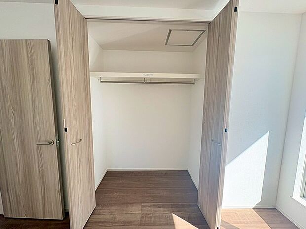 各居室にクローゼットを備え、すっきり片付く快適な住まい。毎日の暮らしを心地よくサポートします。 