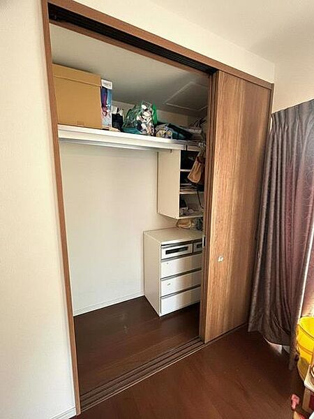 すっきりと片付く収納スペースが完備されており、お部屋をより広々と使いたい方に最適な空間です