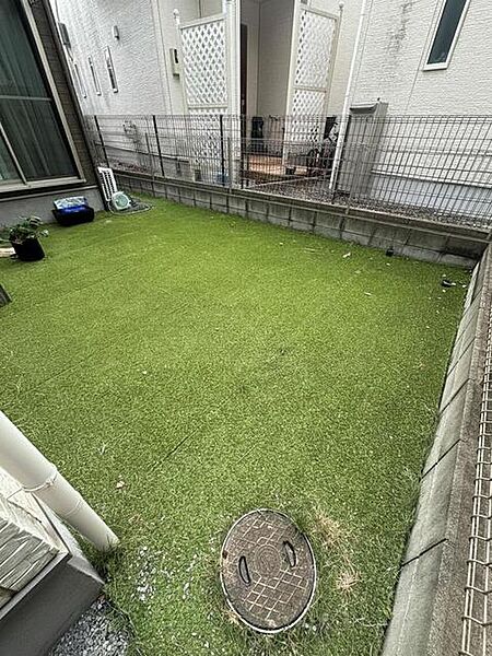 日々の暮らしに安らぎを添える、プライベートな庭。外の空気を感じながらゆったりとした時間を過ごせます