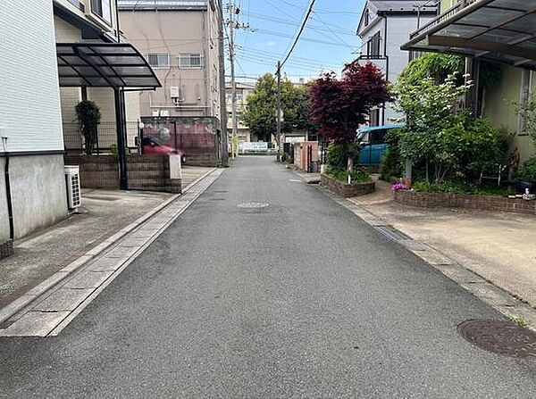 落ち着いた佇まいの街並みが広がり毎日の散策も心安らぐ穏やかな周辺環境が魅力です