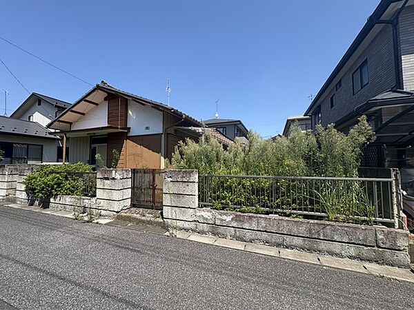 心地よい風が吹き抜ける開放的な環境で、のびやかな日常を描けるロケーションです