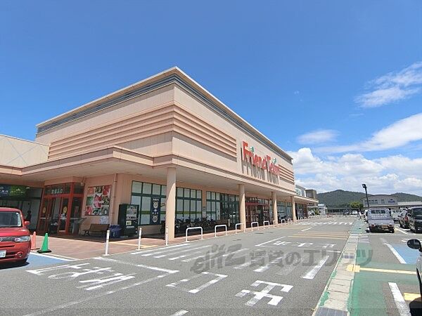 周辺：フレンドマート竜王店まで2500メートル