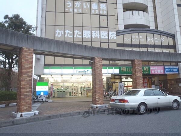 画像24:ファミリーマート　堅田駅前店まで880メートル