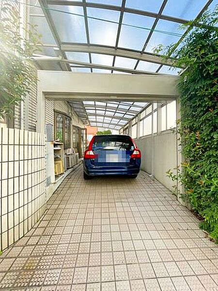 ＊カースペース2台分（車種による）＊