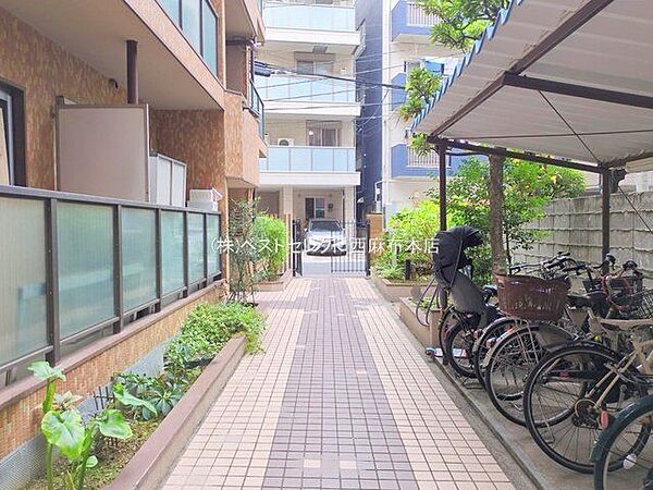 ＊雨の日でも安心の屋根付き駐輪場＊