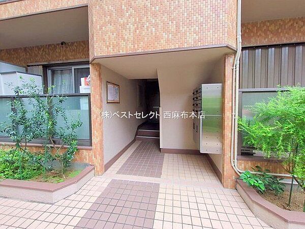 ＊急な外出時でも荷物の受け取りに便利な宅配ボックス設置済み＊