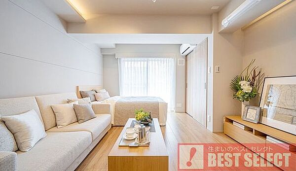 ＊南西向きの柔らかな光が、在宅作業やリラックスタイムを心地よく包み、日々の暮らしが整う空間＊（家具・小物等は付属しておりません）