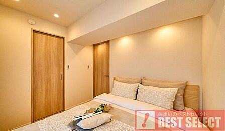 ＊大容量収納可能なウォークインクローゼットを備えた寝室＊（家具・小物等は付属しておりません）