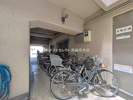 *敷地内駐輪場(利用料無償)*