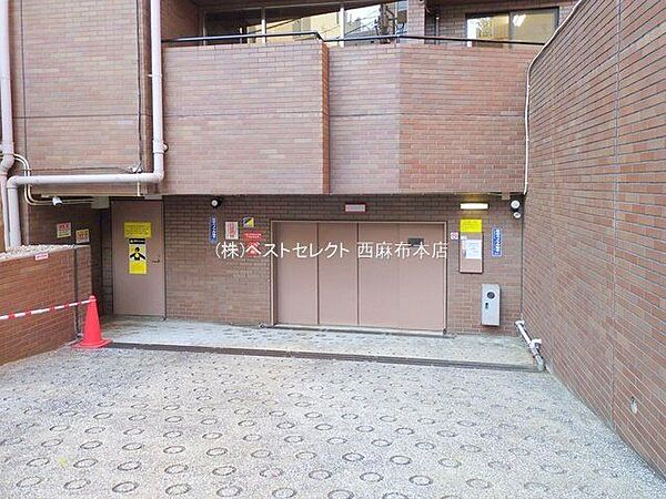 ＊敷地内駐車場（月額30000円）＊※空き状況についてはお問い合わせください