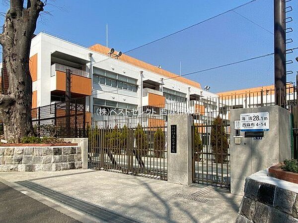 港区立高陵中学校 徒歩8分 610m