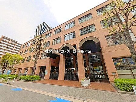 港区立港南中学校 640m