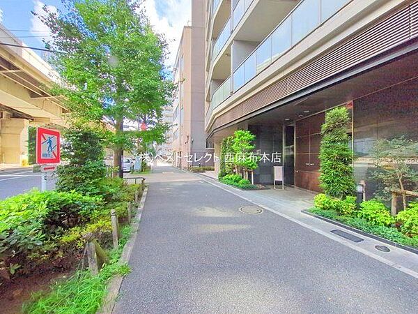 ＊歩道も整備された前面道路＊
