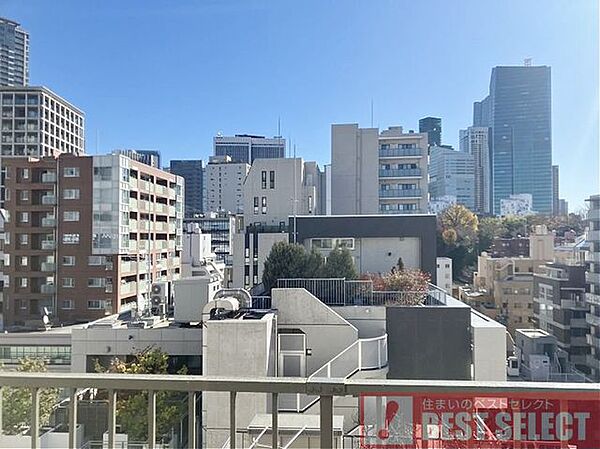 ＊お住まいからの開放感ある眺望、「赤坂」駅まで徒歩3分の都心に立地しながら最上階ならではの静けさも感じられます＊