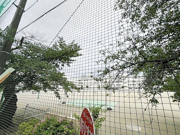 目黒区立東山中学校 260m