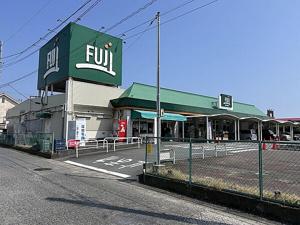 スーパーマーケット・Fiji（990m）