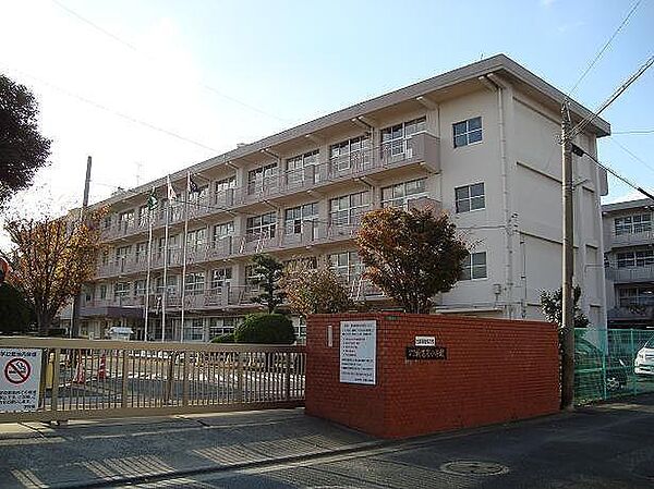 画像3:北九州市立折尾東小学校(770m)