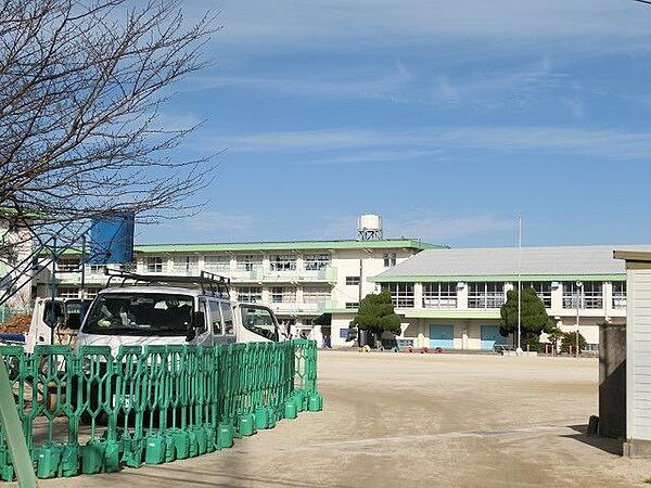 画像15:上津役小学校(510m)